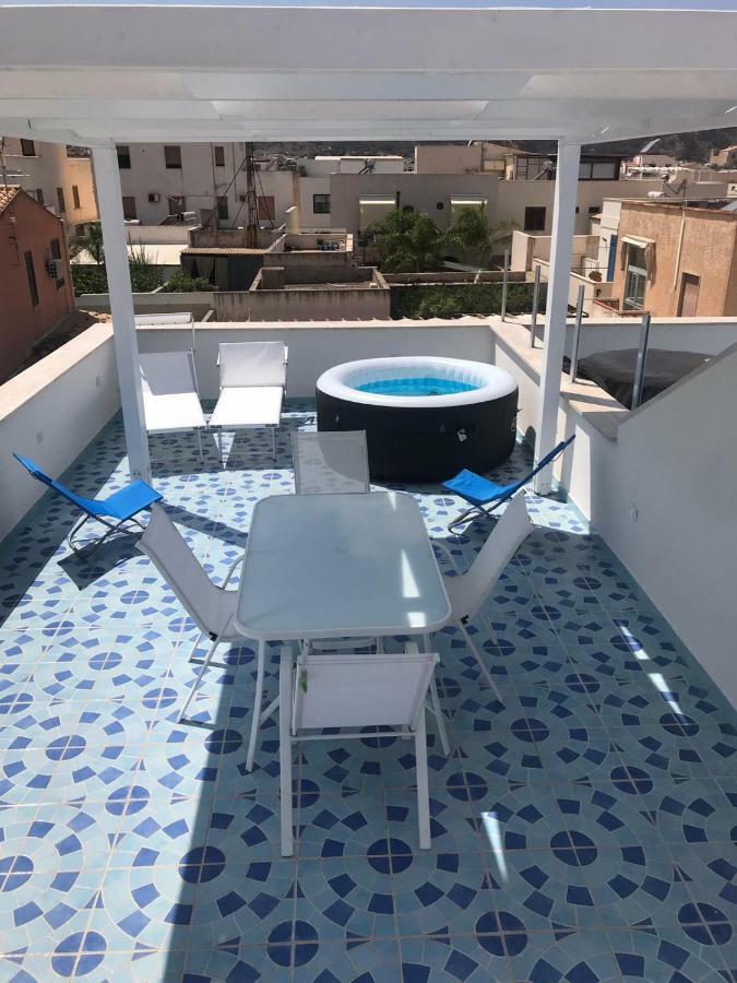 La Casa Di Fronte La Spiaggia Di 圣维托罗卡波 外观 照片